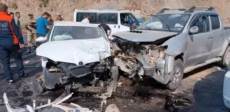 Hakkari'de Trafik Kazası: 6 Yaralı