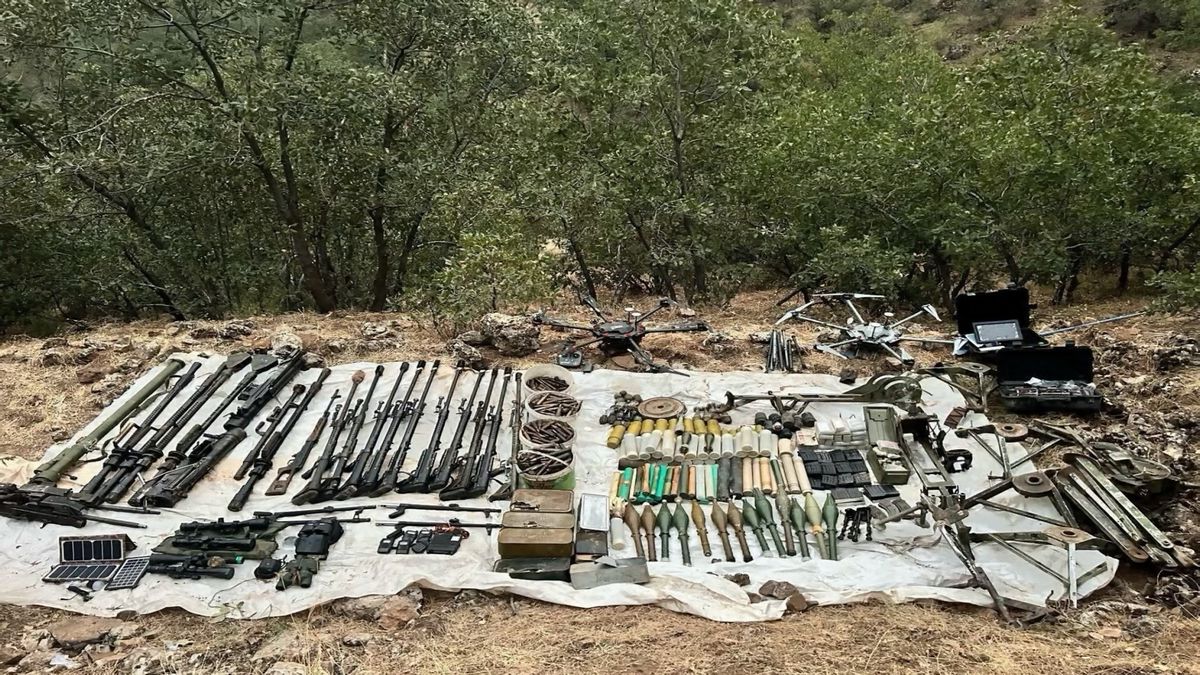Pençe-Kilit Operasyonu'nda PKK'ya Ait Silah ve Mühimmat Ele Geçirildi