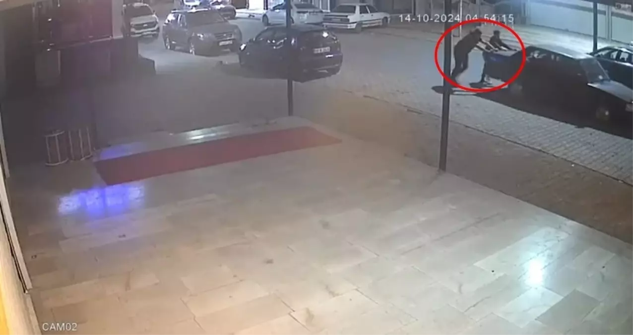 Batman'da Otomobil Hırsızlığı: 3 Şüpheli Güvenlik Kamerasında