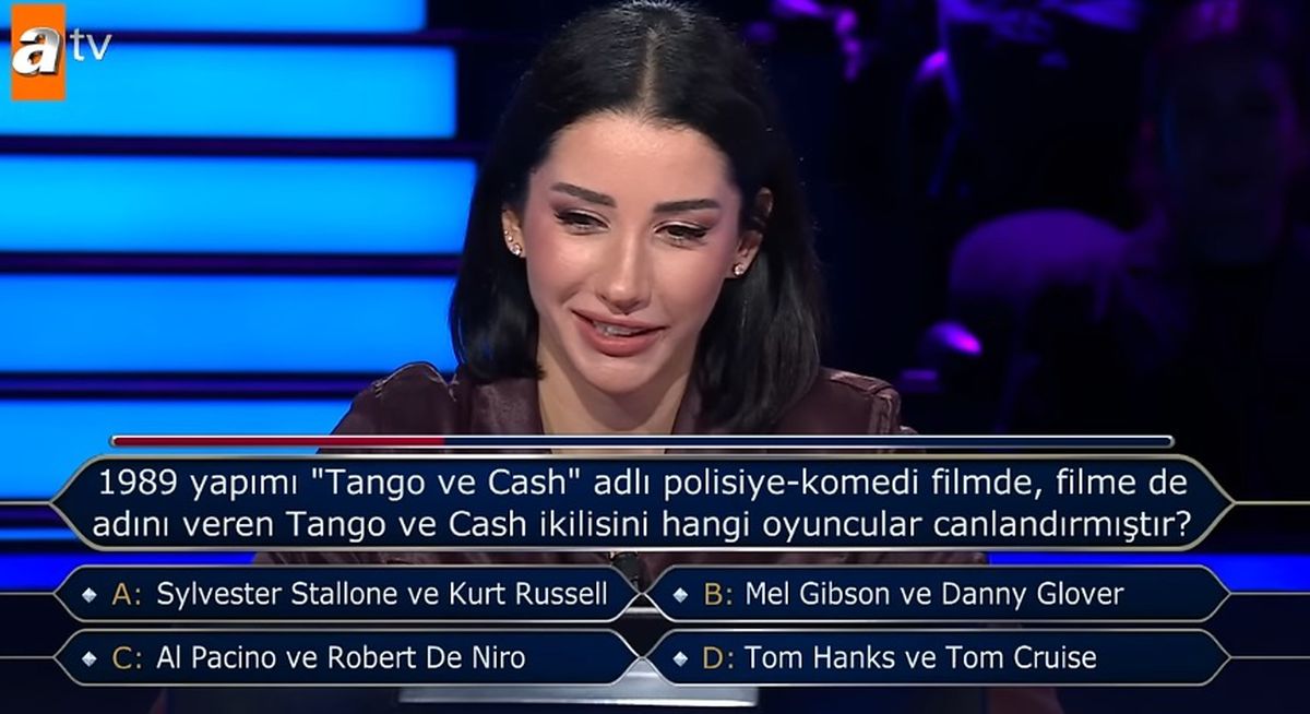 1989 yapımı 'Tango ve Cash' adlı polisiye-komedi filmde, filme de adını veren Tango ve Cash ikilisini hangi oyuncular canlandırmıştır?