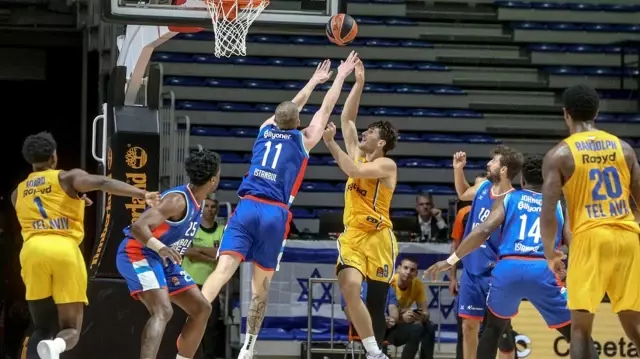 Anadolu Efes lost to Maccabi Playtika Tel Aviv away with a score of 93-91.