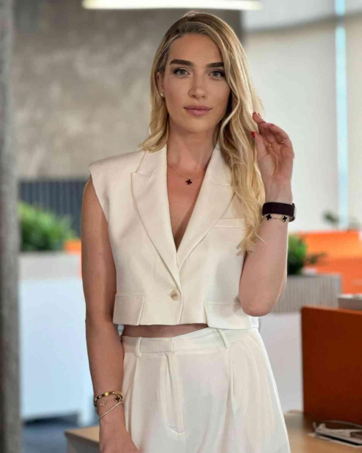 Cansu Canan Özgen kimdir? Cansu Canan Özgen kaç yaşında ve nereli? Cansu Canan Özgen kimdir? Cansu Canan Özgen kaç yaşında ve nereli?