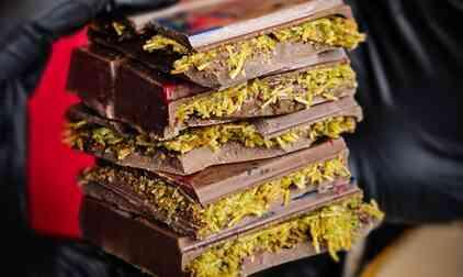 Dubai Çikolatası Tarifi! Dubai çikolatası nasıl yapılır? Dubai çikolatasının içinde ne var?