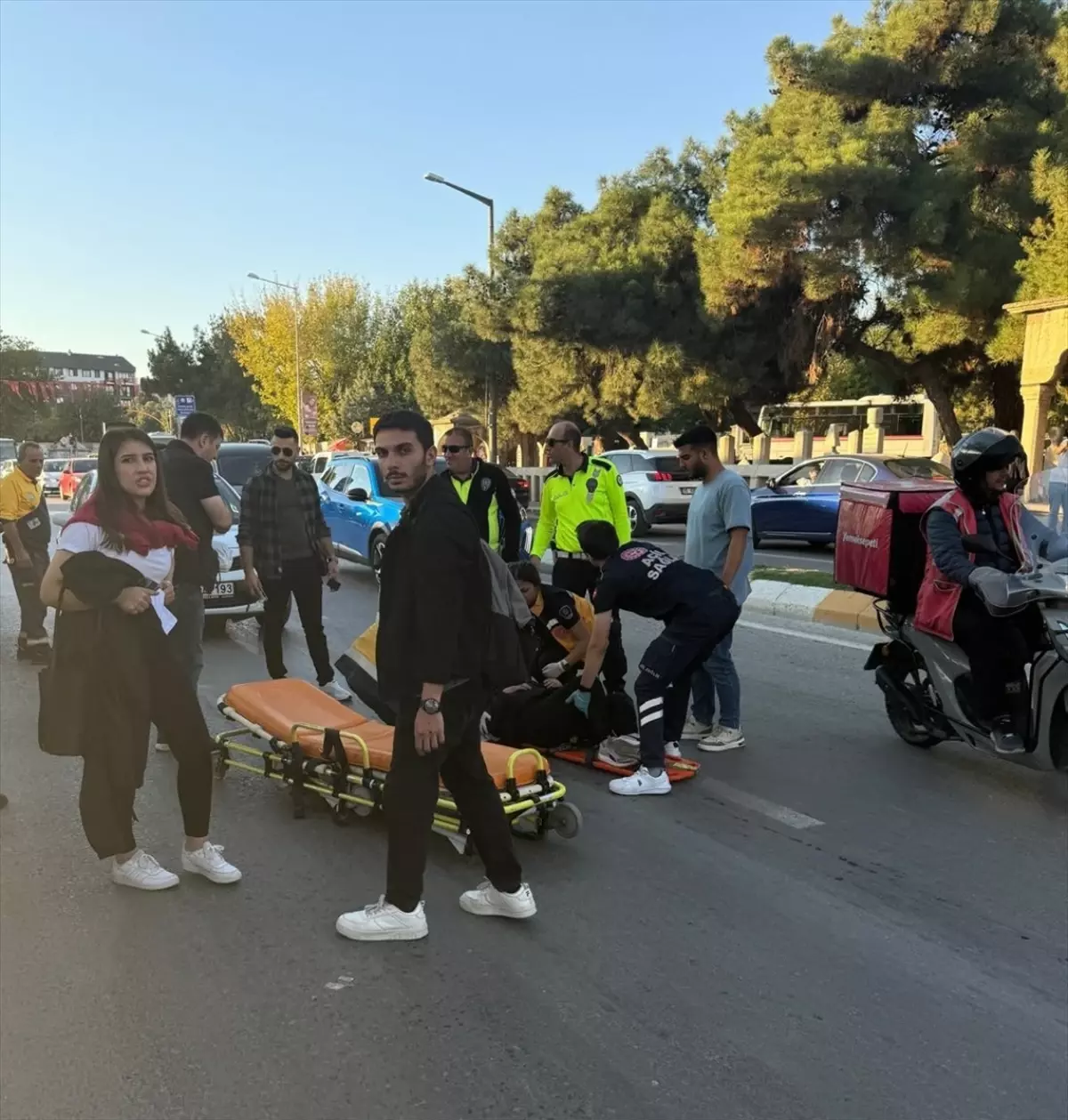 Edirne'de Motosikletten Düşen Kurye Yaralandı