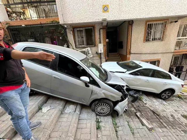 The car that entered the street rapidly caused destruction