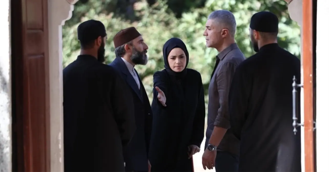 Kızıl Goncalar son bölümde ne oldu? Mira ve Zeynep kardeş mi?