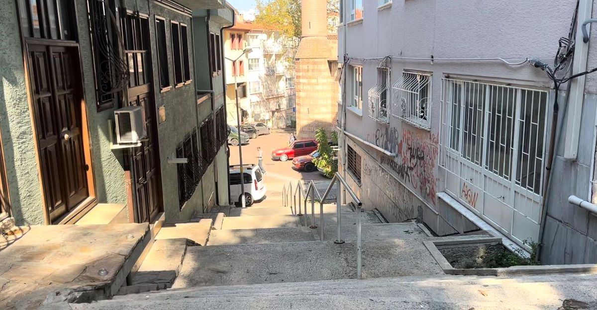 Bursa'da Bisikletle Merdiven İnişi Kazaya Yol Açtı
