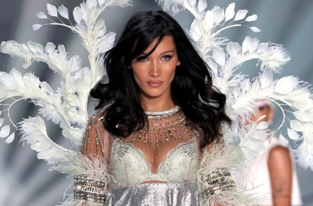 Victoria's Secret Fashion Show'da Bella Hadid var mı?