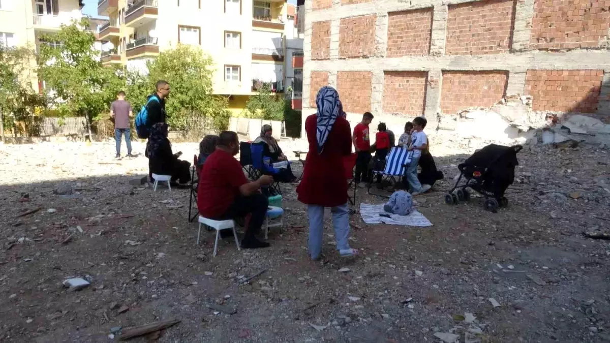 Malatya'da Deprem Sonrası Vatandaşlar Sokaklarda Kalıyor
