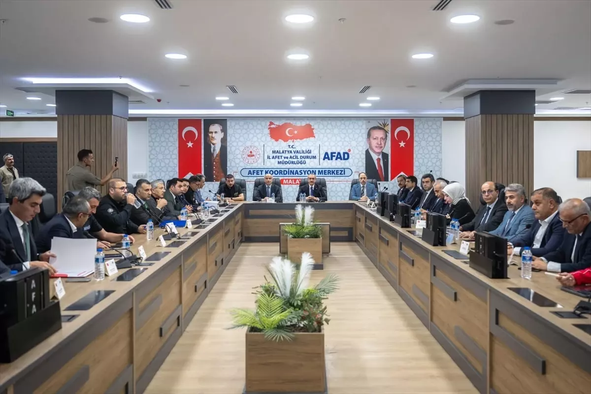 Malatya'da 5.9 Büyüklüğünde Deprem: Vali Yavuz'dan Açıklamalar ve Önlemler
