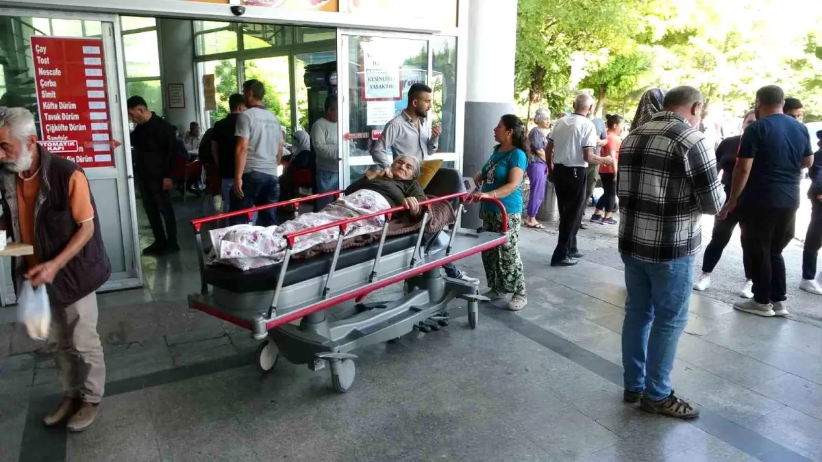 Malatya'da 5.9 Büyüklüğünde Deprem: Hastalar Hastane Dışına Çıkarıldı