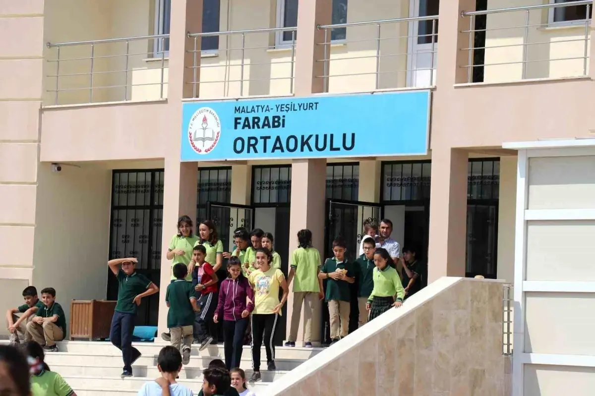 Malatya'da Deprem Sonrası Okullar 1 Gün Tatil Edildi