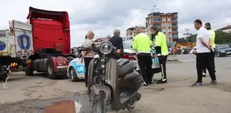 Ünye'de Motosiklet ve Servis Araçları Çarpıştı: 1 Yaralı