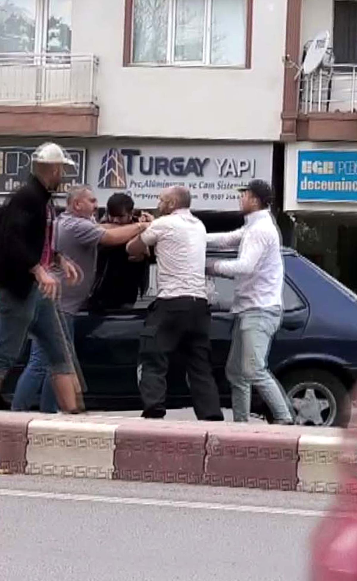 Yol Verme Tartışması Kanlı Bitti: 3 Kişi Tutuklandı