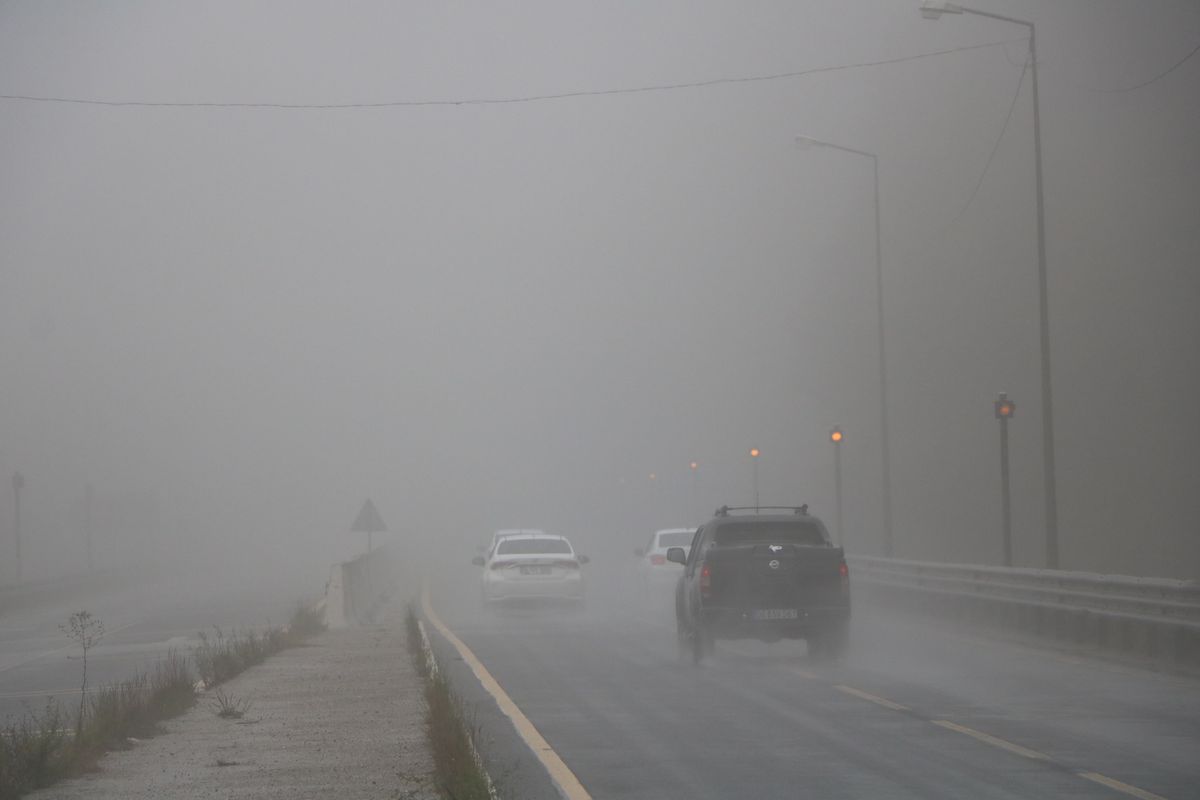 Bolu Dağı'nda Sis ve Sağanak Trafiği Etkiliyor