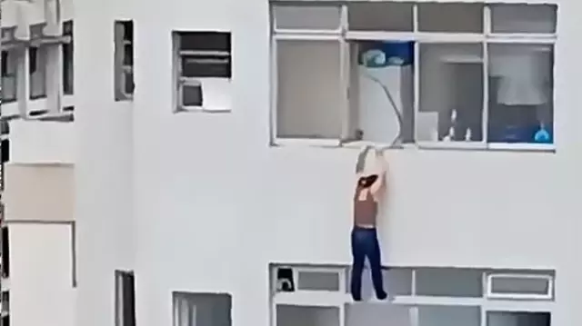 The neighbors rescued the woman who was hanging from the 16th floor in Brazil.