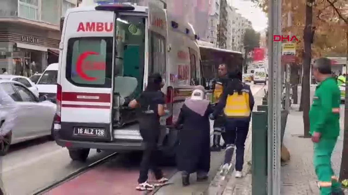 Bursa'da Minibüs ve Otomobil Çarpıştı: 2 Yaralı