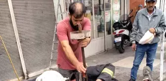 Hatay'da Kepenk Makarasına Sıkışan Vatandaş Hastaneye Kaldırıldı