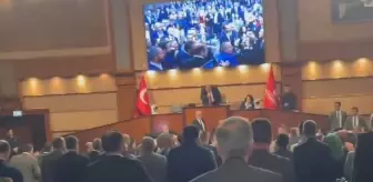 Büyükşehir Meclisi'nde gergin anlar! AKP'li ve CHP'li üyeler birbirine girdi