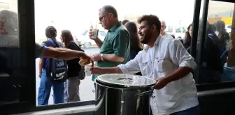 Şanlıurfa Büyükşehir Belediyesi'nden Ücretsiz Çorba ve Ekmek Dağıtımı