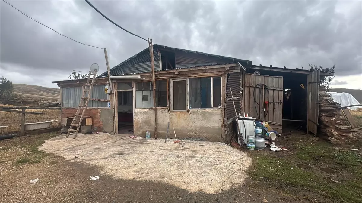 Sivas'ta Meydana Gelen Depremler Köyde Korkuya Neden Oldu