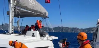 Fethiye açıklarında su alan tekne kurtarıldı