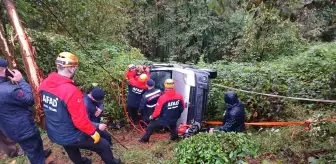 Rize'de Uçuruma Yuvarlanan Araçta Sürücü Kurtarıldı