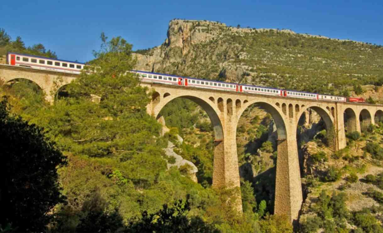 Skyfall James Bond Varda Köprüsü sahnesi! Varda Köprüsü'nde hangi filmler çekildi? Skyfall James Bond Varda Köprüsü sahnesi! Varda Köprüsü'nde hangi filmler çekildi?