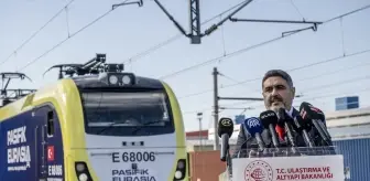 Türkiye'nin ilk özel uluslararası yük treni İstanbul'dan Avrupa'ya uğurlandı