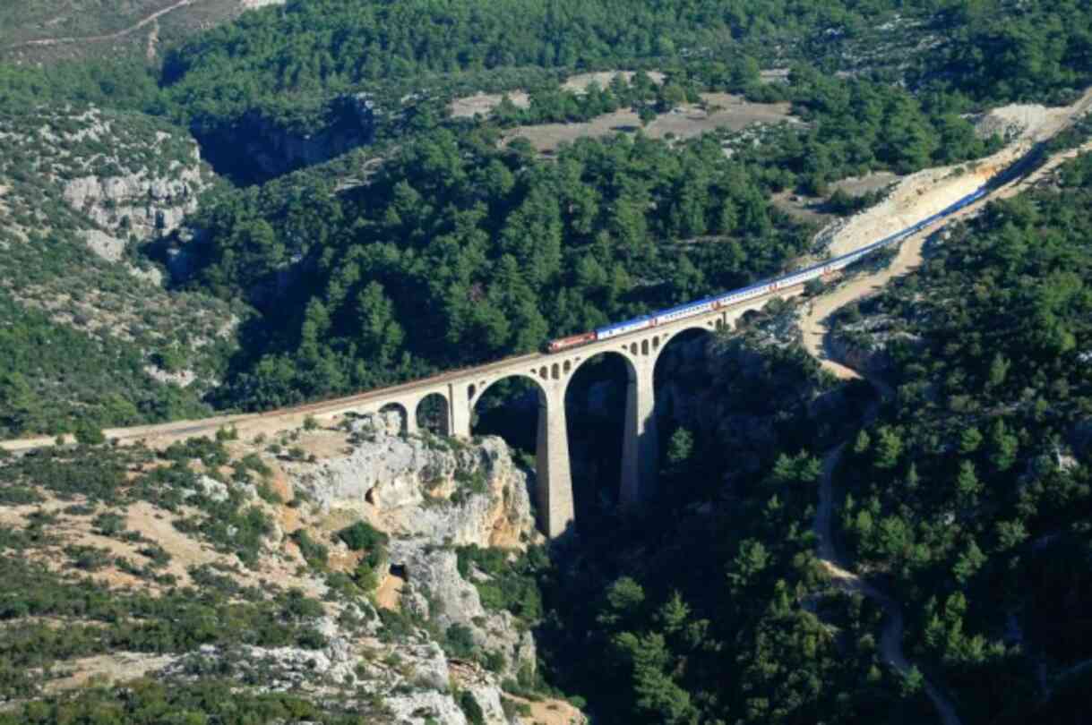 Varda Köprüsü nerede, kaç metre? Varda Köprüsü ne zaman yapıldı, nereyi bağlıyor?