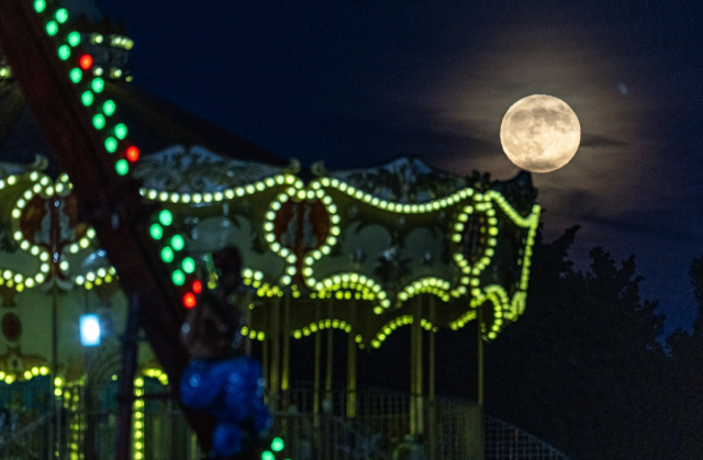 The largest 'Super Full Moon' of the year mesmerized those who witnessed it