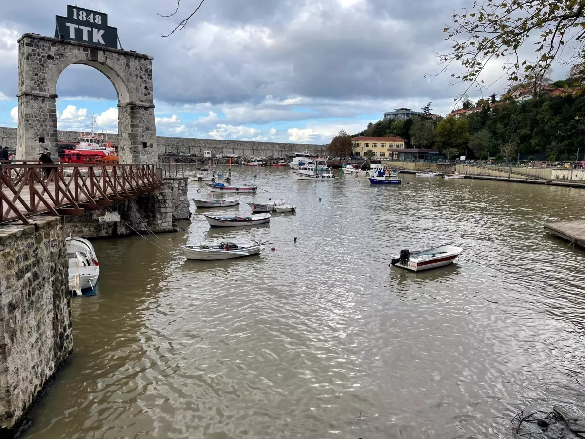 Zonguldak'ta Yağmur Sonrası Deniz Çamur Rengine Büründü