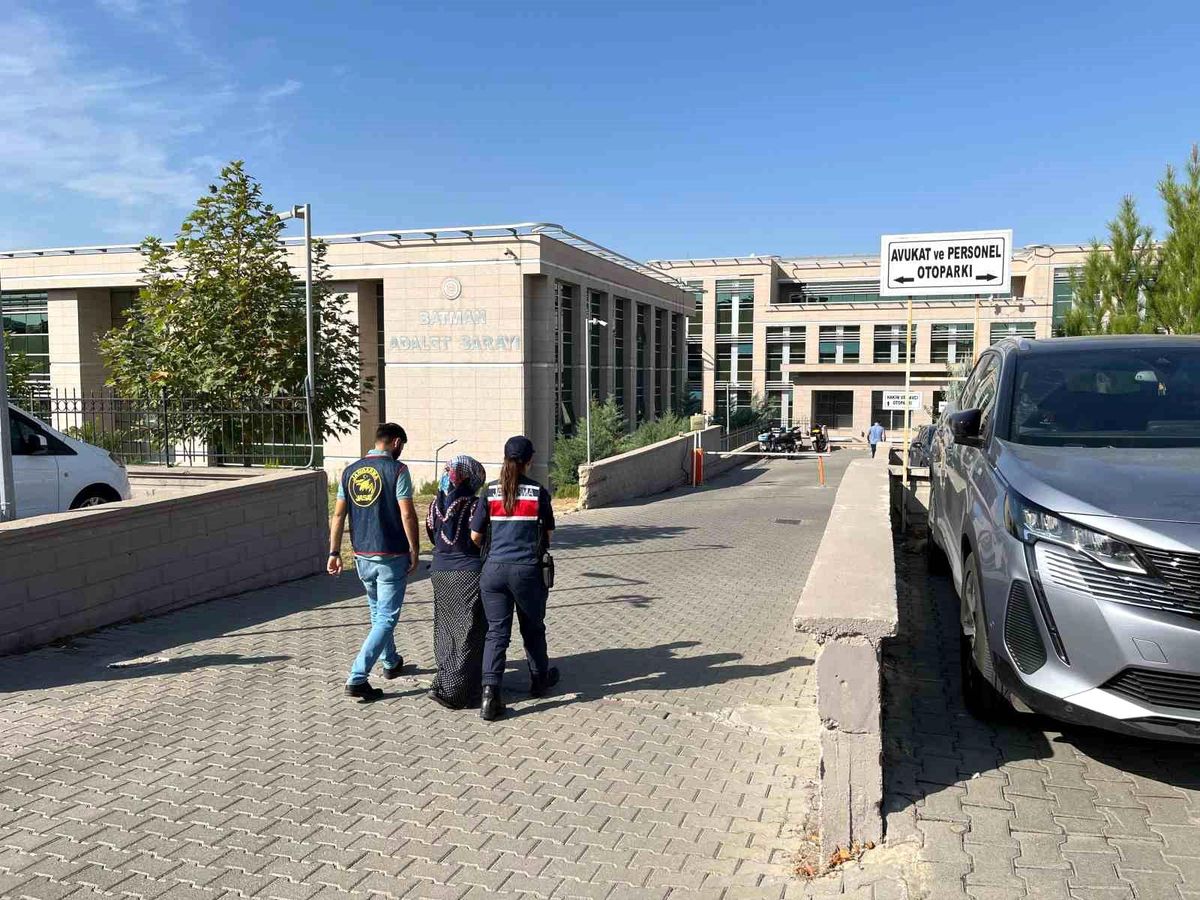 Batman'da 72 Suç Kaydı Olan Firari Kadın Yakalandı