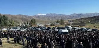 Van'da Trafik Kazasında Hayatını Kaybeden Baba ve Oğlu Toprağa Verildi