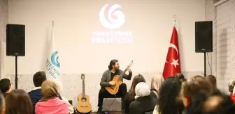 Viyana'da Mikrotonal Gitar Dinletisi Yoğun İlgi Gördü