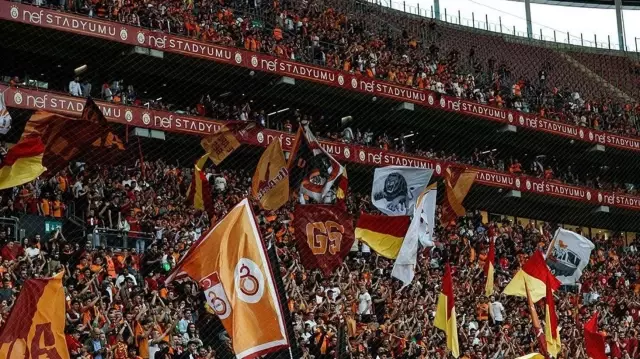 In the match against Antalyaspor, Galatasaray made a provocative reference to Fenerbahçe by sharing positions.