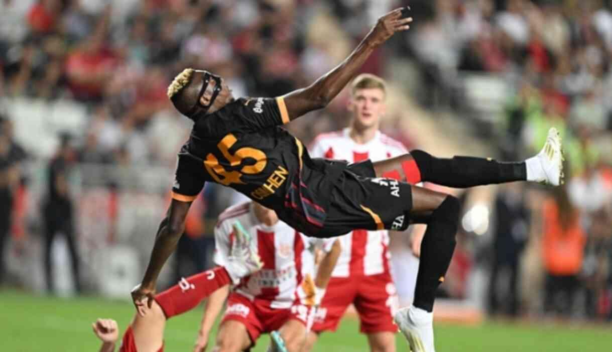 Osimhen rövaşata golünde kaç metreye yükseldi, REKOR mu (RONALDO)? Osimhen rövaşata golünde kaç metreye yükseldi, REKOR mu (RONALDO)?