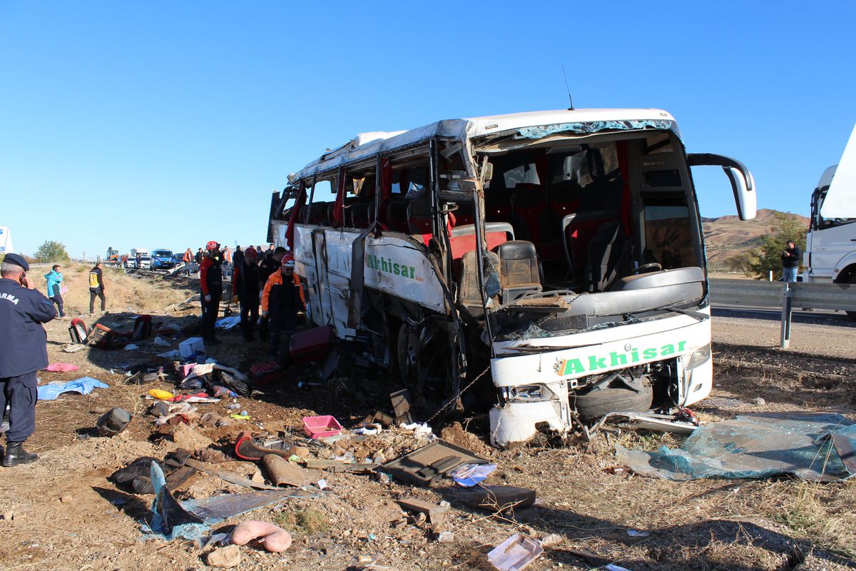 Aksaray'da Tur Otobüsü Kazasında Ölü Sayısı 7'ye Yükseldi
