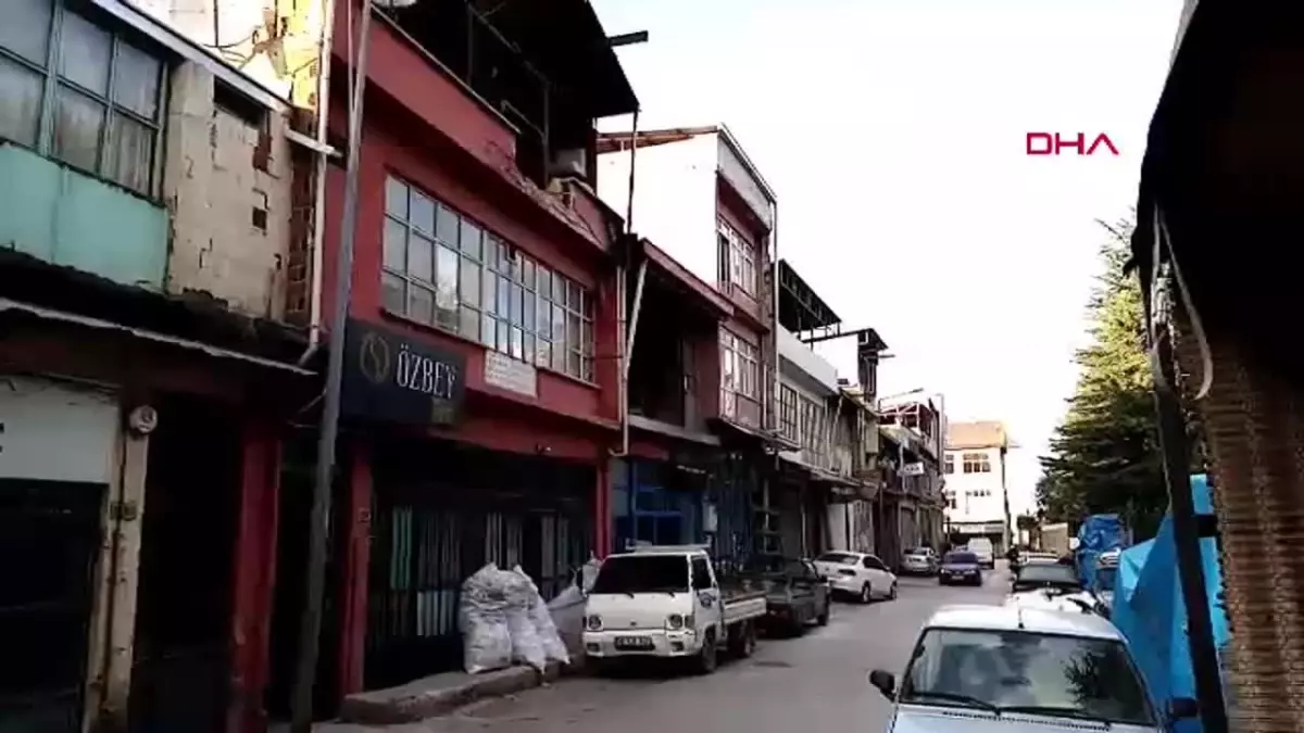 İnegöl'de Şakalaşma Sonucu Baba ve Oğlu 2. Kattan Düştü