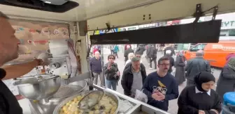 Kadıköy'de FETÖ Elebaşı İçin Kurtuluş Lokması Dağıtıldı