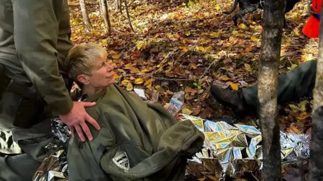 The woman who got lost in the forest was found alive next to her husband's body 72 hours later.