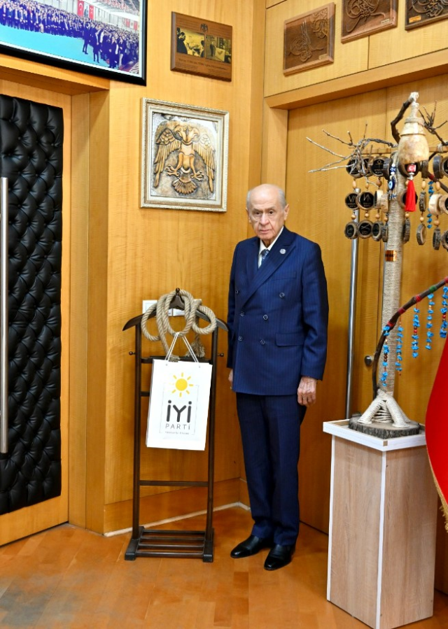 Bahçeli hung the noose thrown by Dervişoğlu in his office