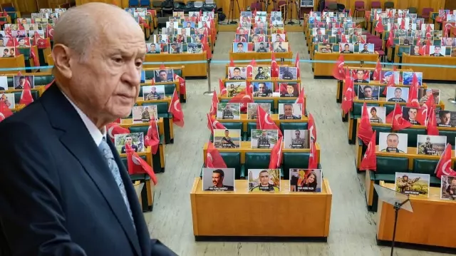 In response to Bahçeli's call, photos of martyrs were placed on all the seats before the meeting in the İYİ Party.