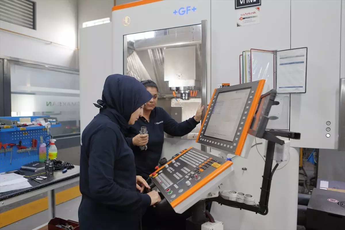 Çorum'da Kadınlar CNC Eğitimini Tamlayarak İşe Başladı