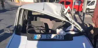 Burdur'da Elektrik Direğine Çarpan Otomobilin Sürücüsü Hastaneye Kaldırıldı