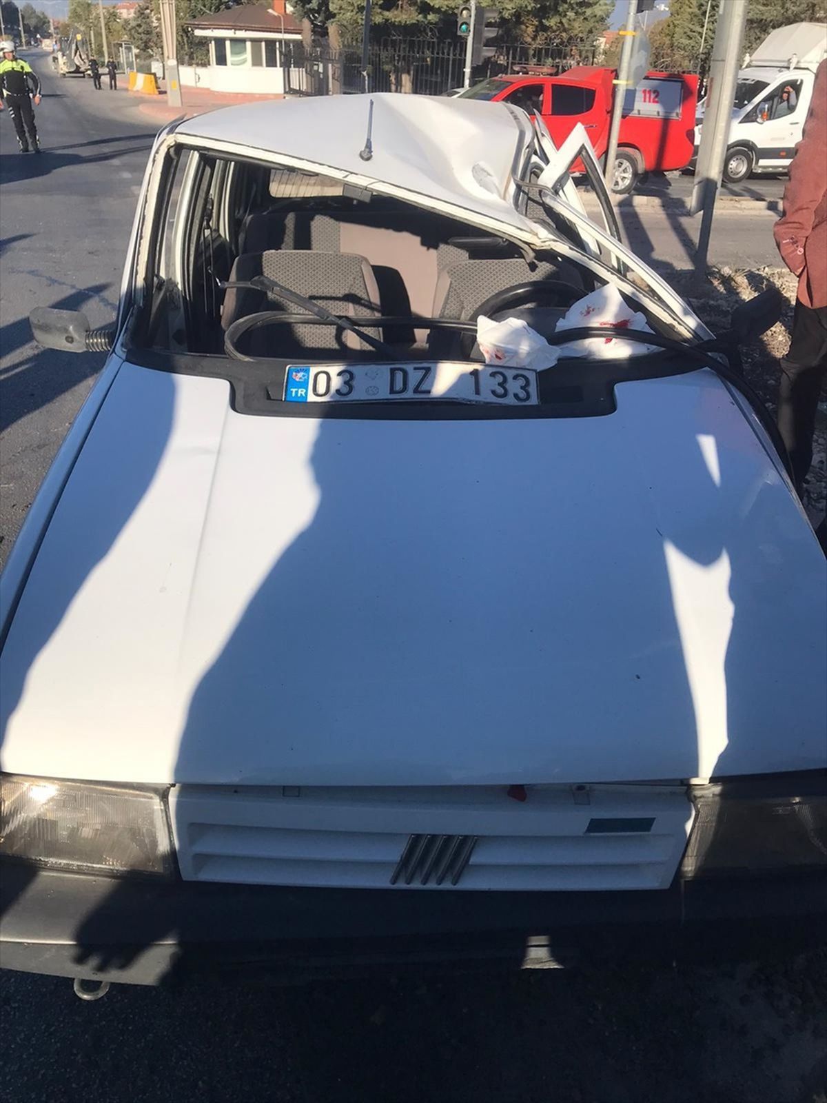 Burdur'da Elektrik Direğine Çarpan Otomobilin Sürücüsü Hastaneye Kaldırıldı