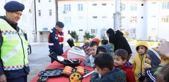 Burdur'daki Anaokulu Öğrencilerinden Jandarmaya Ziyaret