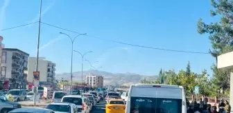 Adıyaman Eğitim ve Araştırma Hastanesi Yolunda Trafik Yoğunluğu Tepkilere Neden Oluyor