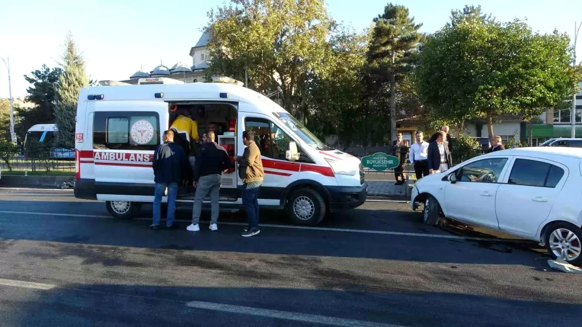 Malatya'da Otomobil Çarpışması: 1 Yaralı