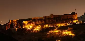 Harput'un Tarihi Güzellikleri Gece Fotoğraflarıyla Hayran Bırakıyor